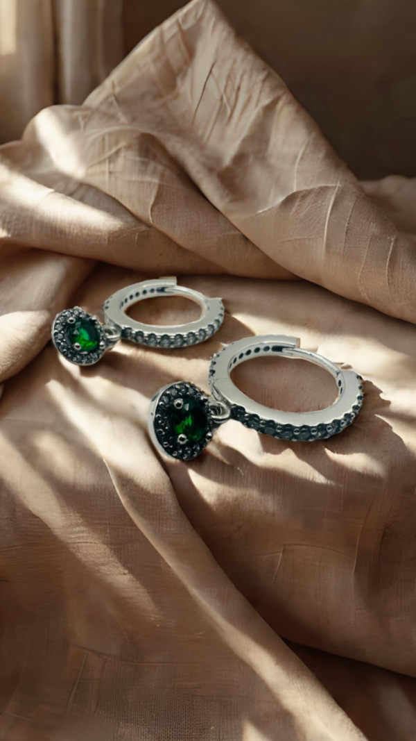 Aretes verde olivo