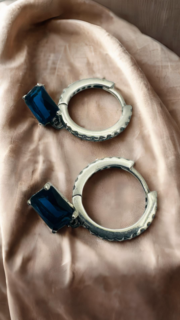 Aretes azul marino